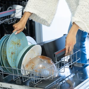 特別なケアは不要だった。掃除のプロが教える「食洗器」を清潔に保つ“基本掃除”と“月1メンテナンス”