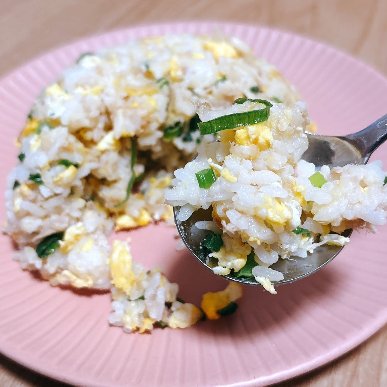  「1缶で味が決まる」普通のシンプルチャーハンが格段においしくなる“賞味期限長めの具材”「旨味すごい」 