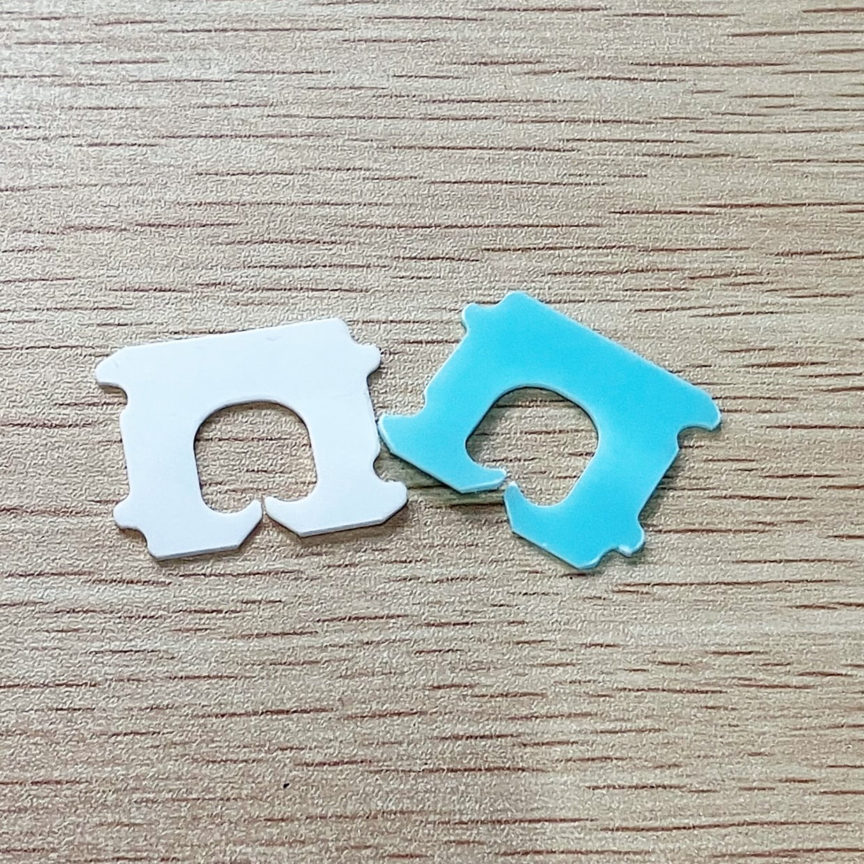  地味に助かります。捨てがちな「パンの留め具」が“思わぬ場面”で活躍する使い方2選「ちょい置きがラク」 