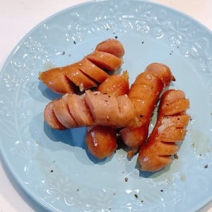 「小さじ1杯、加えるだけで居酒屋級」ウインナーが食欲そそるおつまみになる定番調味料「クセになる！」