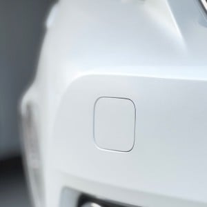知らなかった。車のバンパーの“謎のフタ”の正体と役割