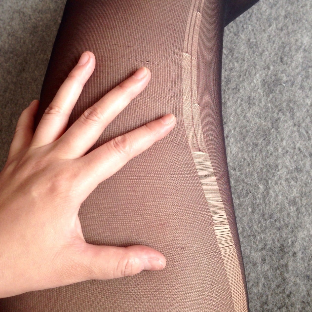  すぐ伝線するのは想定外の理由もある。ストッキングを傷める“NGケア3選”「収納方法も見直して」 