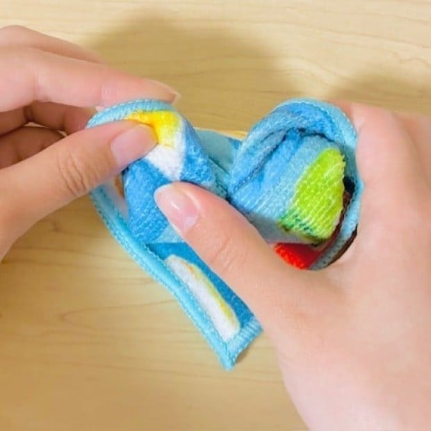  思わず笑顔になっちゃう！「おしぼり」をかわいくたたむ方法「出されたらうれしい！」「手間はいつも同じ」 