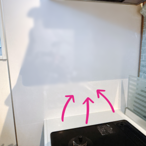 簡単だから続く。ゴシゴシ不要でスルッと落ちる「キッチンの壁」の調理後の“ベタつき掃除術”