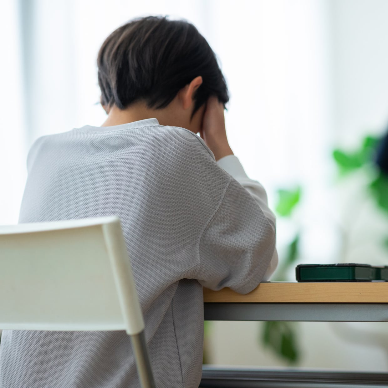  “空気を読みすぎる”行動、見逃してない？子どもが「親の空気を調整する役」にならないための工夫 