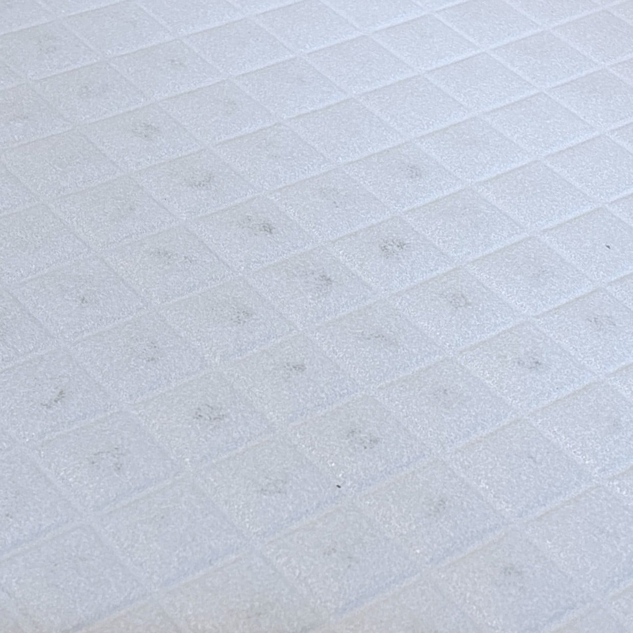  やさしくなでるだけ。「お風呂場の床」の黒ずみ・皮脂汚れが“気持ちいいほどスルスル落ちる”掃除術 