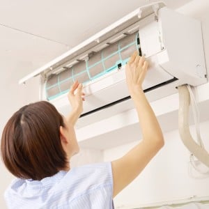 【掃除のプロが解説】冷房前に必須！エアコンの“自分で掃除できる”3つの場所「夏前に差がつく」