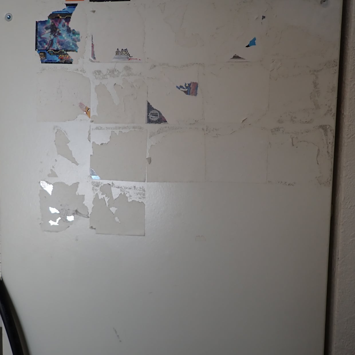  5年放置したベタベタの「シール跡」をスルッと剥がす“簡単テク”「力はいらない」「ツヤが戻った」 