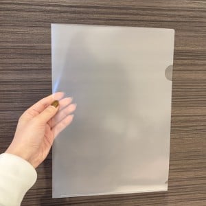 「クリアファイル」をカットするだけ。“雨の日も安心して持ち運べるアイテム”になる裏ワザ