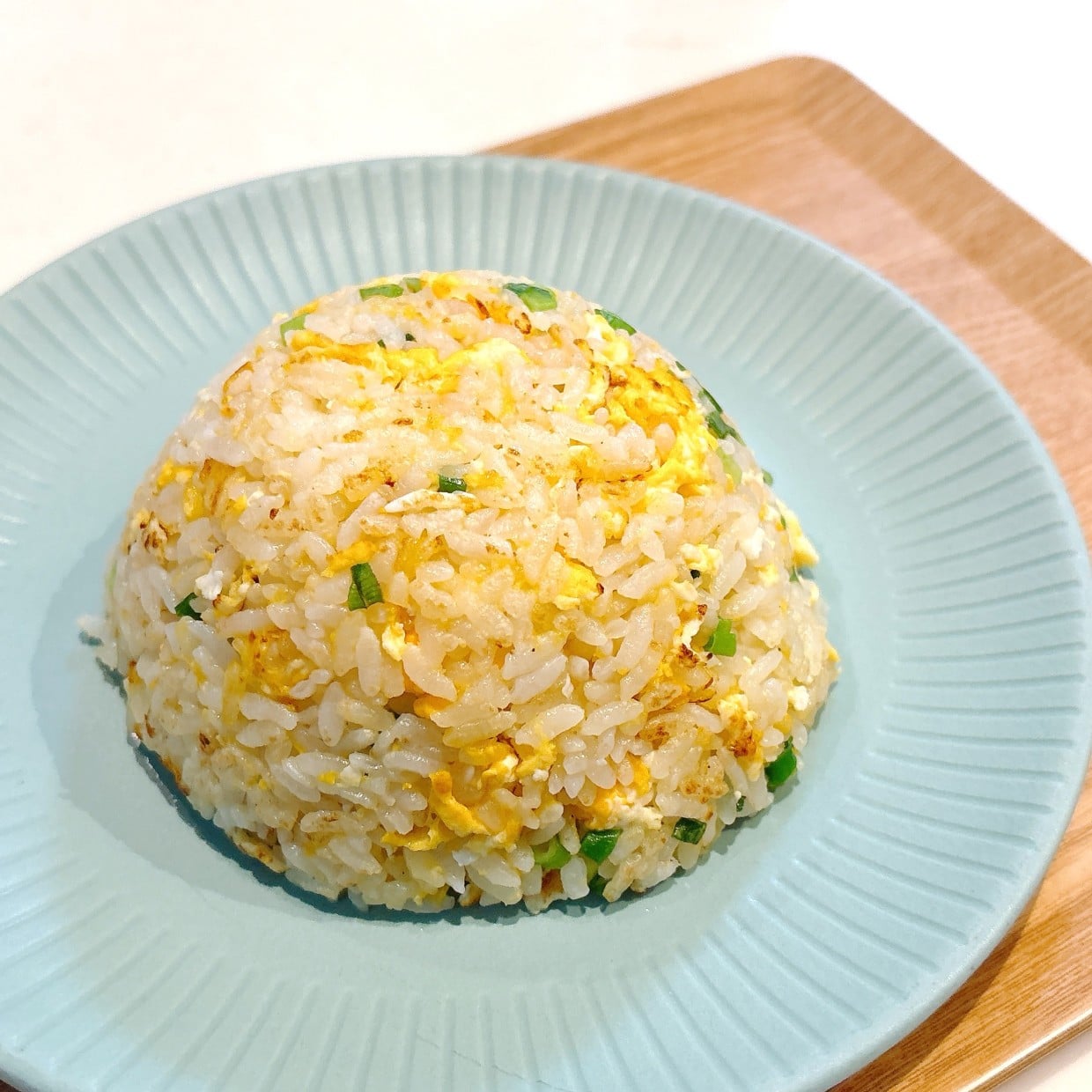  薄味に見えるのに十分満足！「大さじ1入れるだけ」チャーハンがあっさりおいしくなる“意外な調味料” 