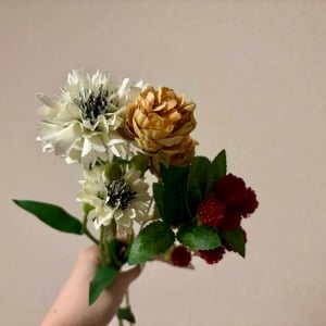 100均の造花で作れる！母の日にも喜ばれる“フラワーボックス”の作り方「部屋が華やかになる」