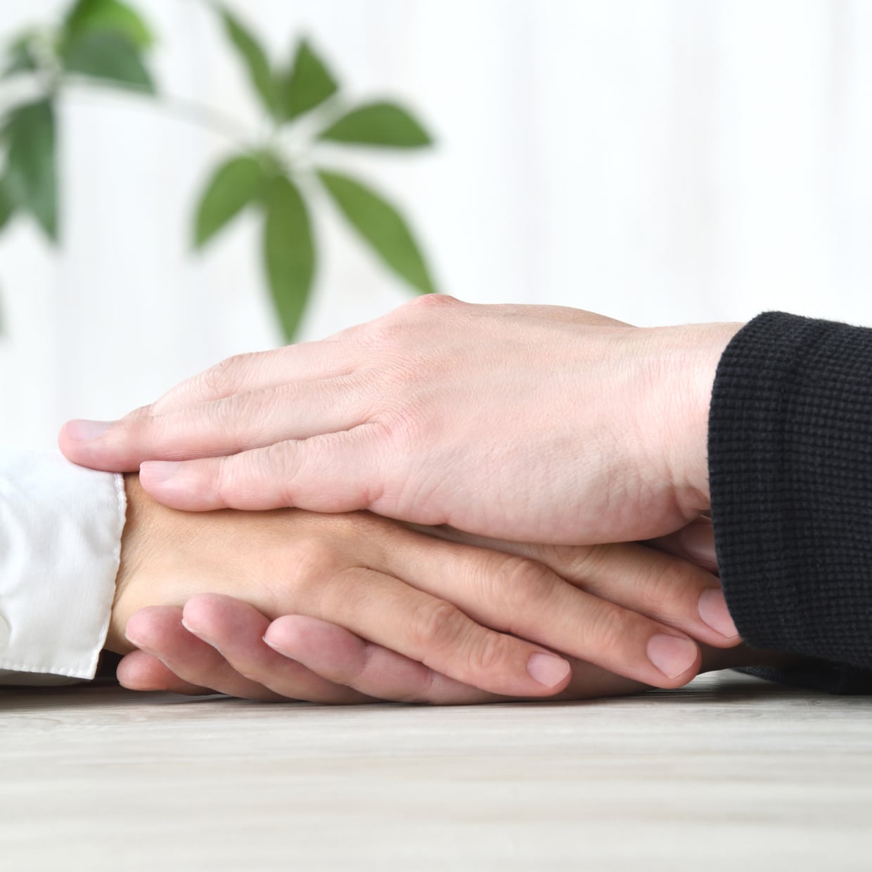  48歳で出産した記者が語る、不妊治療中パートナーに“救われた”こととは 