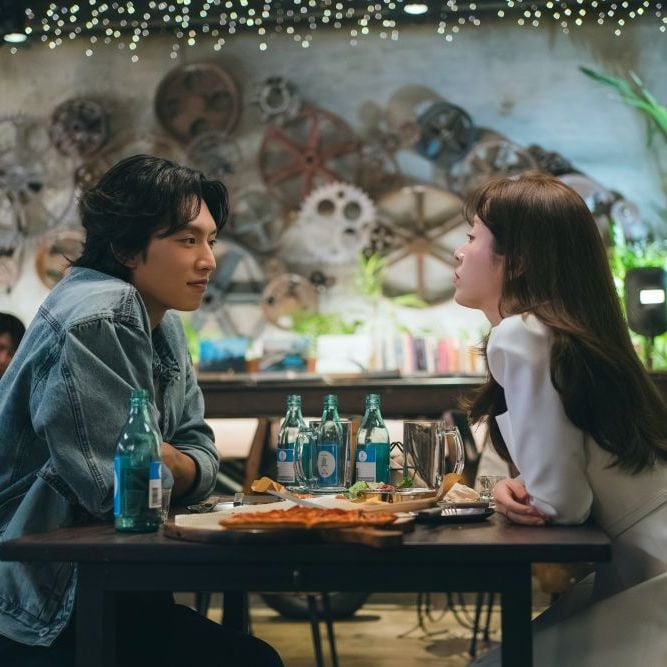  『未婚男女の効率的な出会い方』 ディズニープラス スターで見放題で全話独占配信中 © SLL 