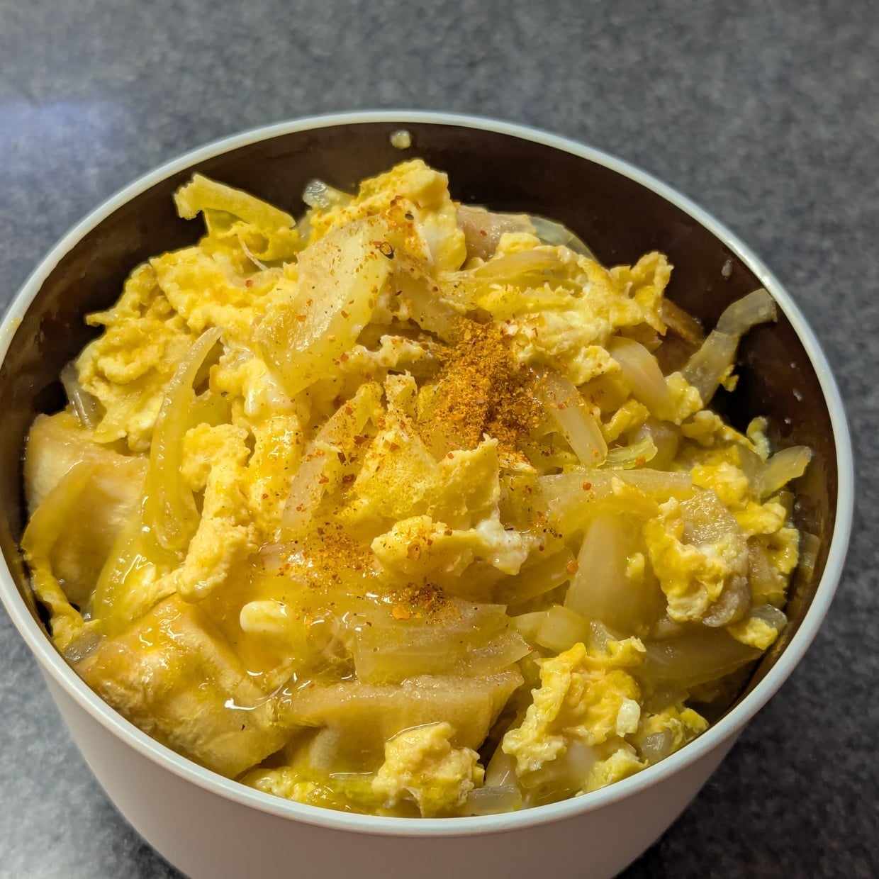  たまご丼に入れるだけ。お肉なしでも満足できる“意外な食材”「子どももよろこぶ」 