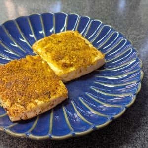 豆腐に「大さじ1」のせて焼くだけ。カリとろ食感がやみつきの簡単レシピ
