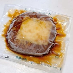「大さじ1でふっくら仕上がる」市販の冷凍ハンバーグがおいしくなる温め方「全然ちがう」
