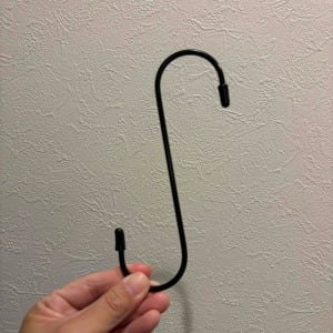 なんとなく残しておいた人、正解です。「S字フック」を縦に3本つなげる【実用的な使い方】