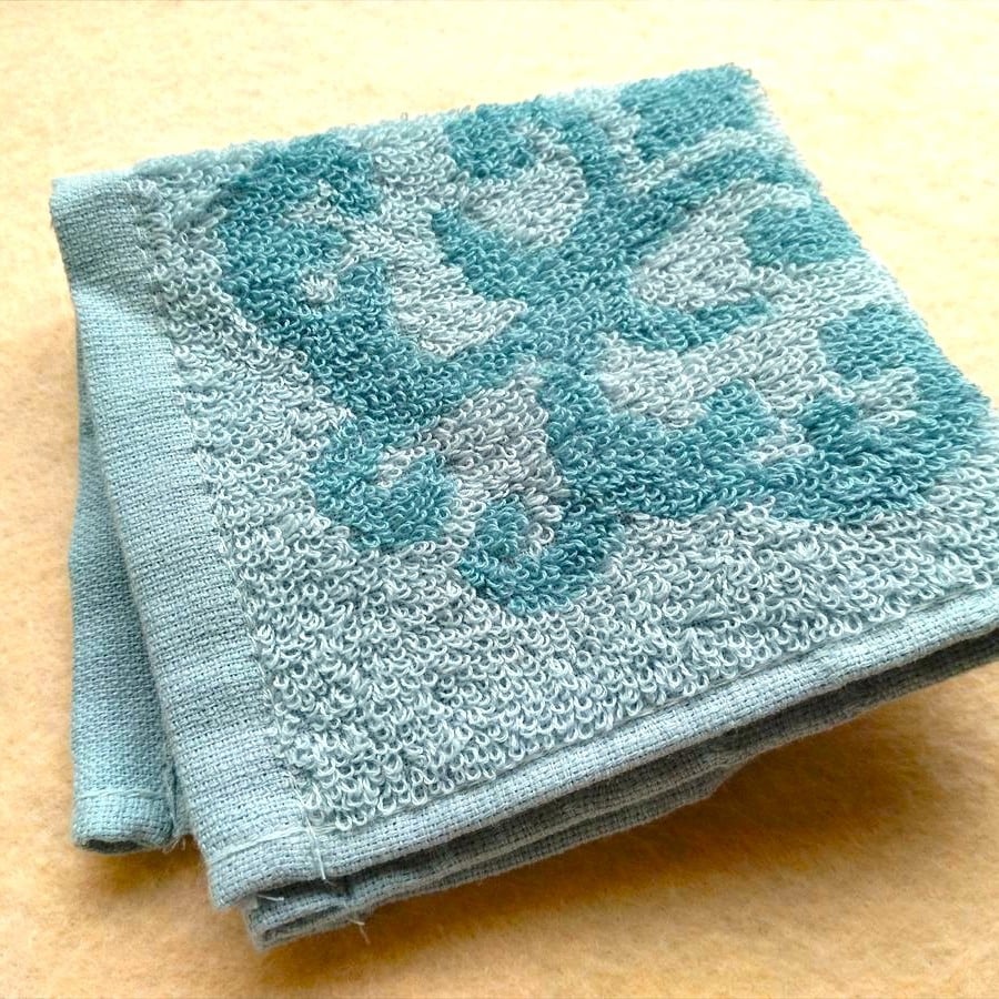  しまっておいた人、正解です！「タオルハンカチ1枚」が暑い日に活躍するワザ「汗を拭くだけじゃない」 