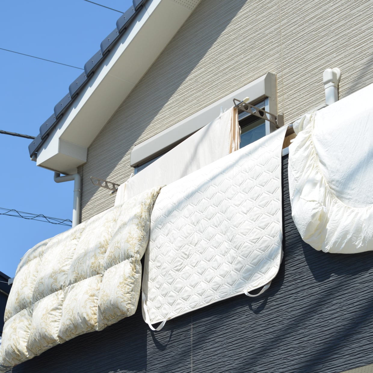  天日干しや布団乾燥機で満足してる人、足りません！プロが教える「冬布団」の“正しい洗濯術” 