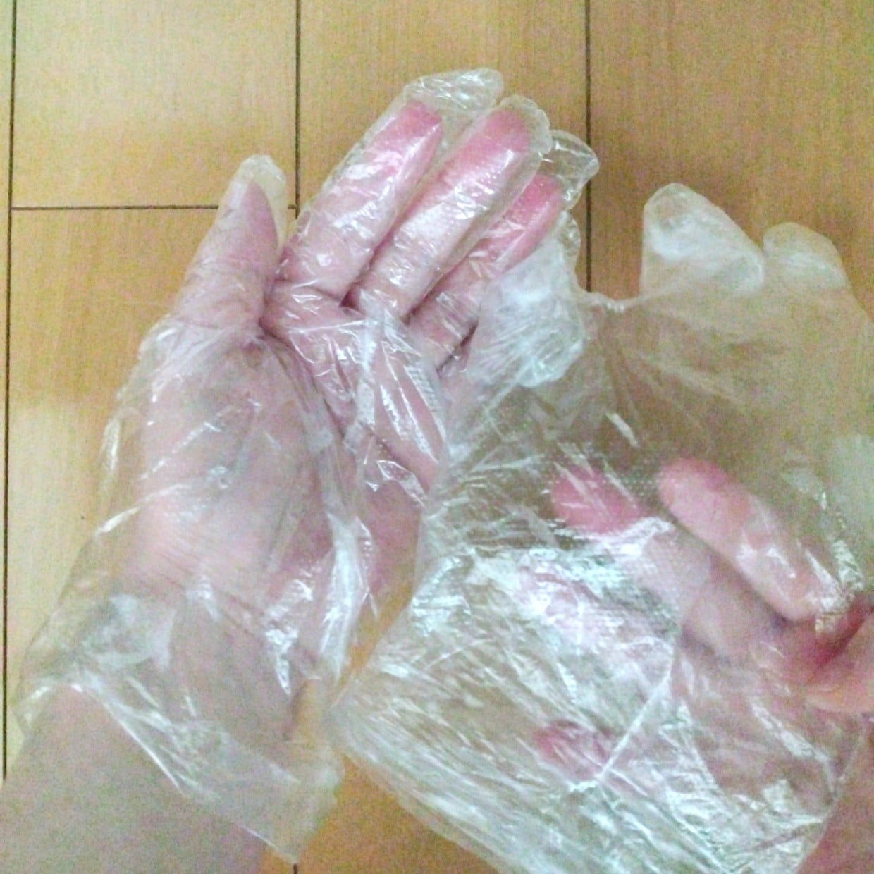  地味に困ってたよ…ビニール手袋の衛生的な外し方「料理中宅配が来ても安心」 