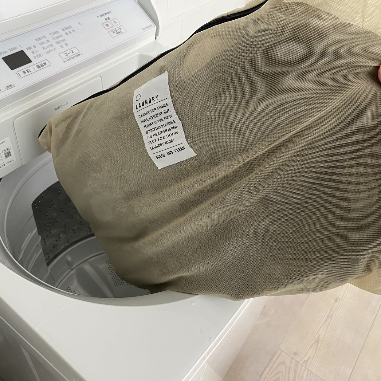  「洗濯ネット」1種類しか持っていない人、注意かも！使い方次第で衣類の寿命が変わる“3つのNG” 