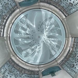 雑菌が繁殖する環境になってない？気づかぬうちに黒カビが増える「洗濯槽を汚すNG行為」3選