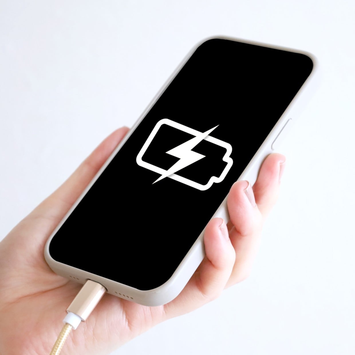  iPhoneの充電がすぐ減る…。見直したい“画面設定2つ”「オンになってた」「今すぐ変更する」 