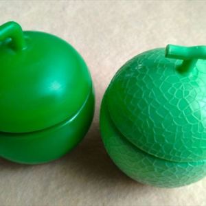 つい並べたくなるよ。「メロンシャーベットの空き容器」に入れたくなる意外なもの「レトロでかわいい！」