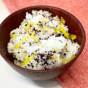 「5g加えるだけ」いつものゆかりご飯がクセになる味に変わる食材「飽きのこない味わい」