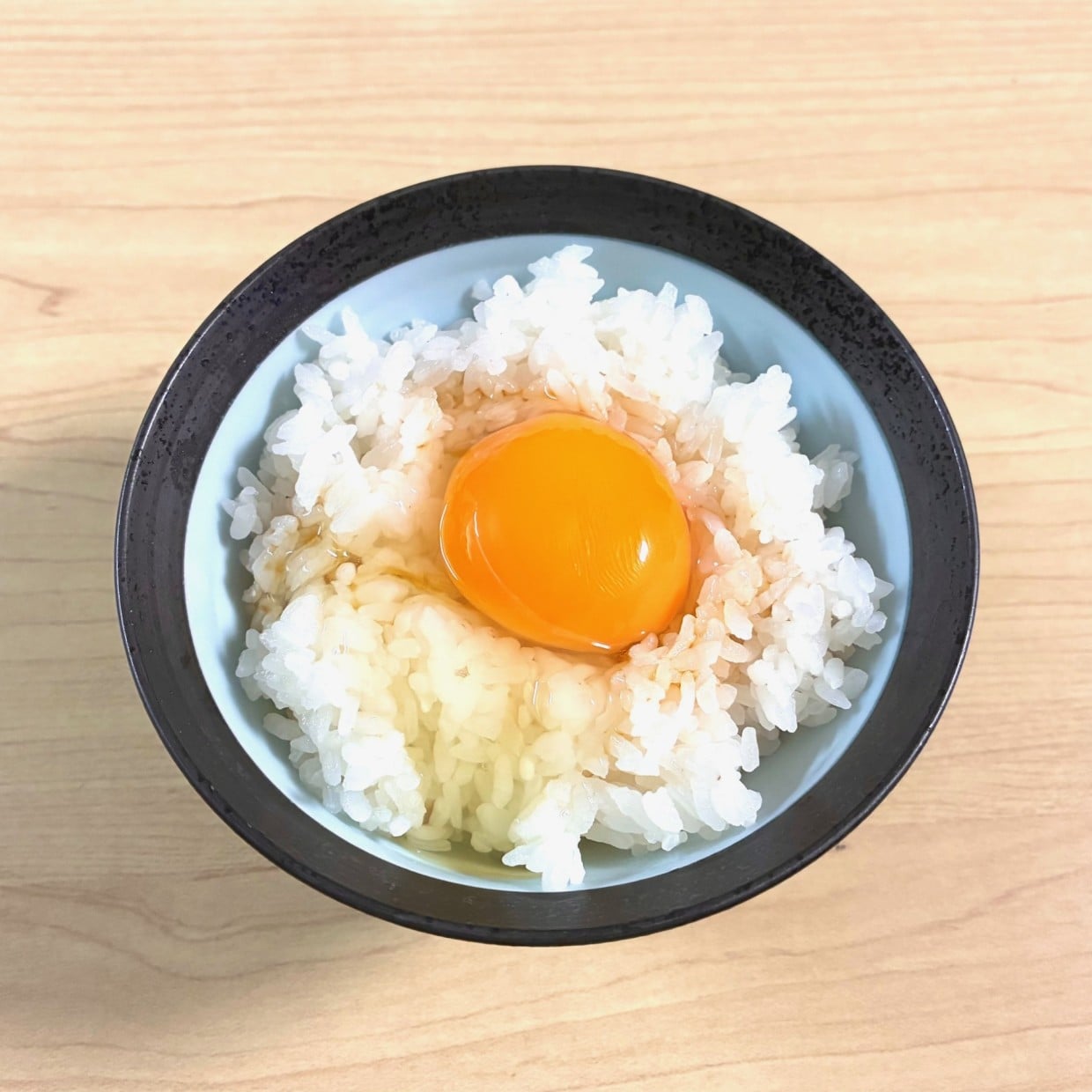  醤油だけじゃない。小さじ0.5で劇的に変わる「卵かけご飯」に加えたい調味料「さわやか」 
