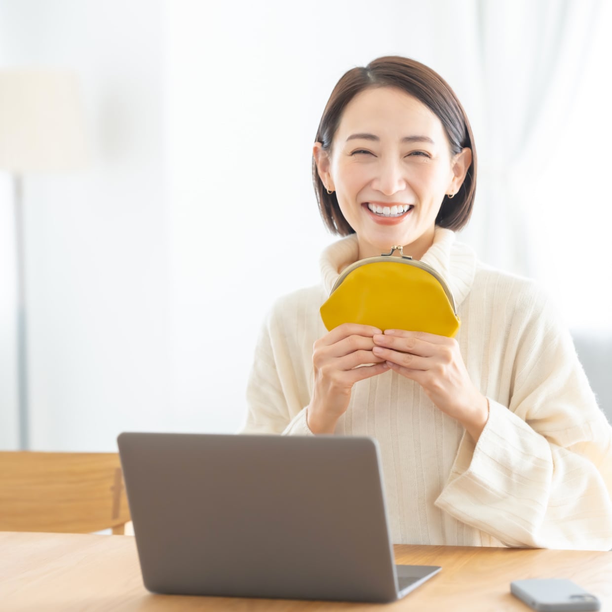  「外食費を抑えているのに満足度が高い家庭」はやっている“無理しない節約習慣”3つ 