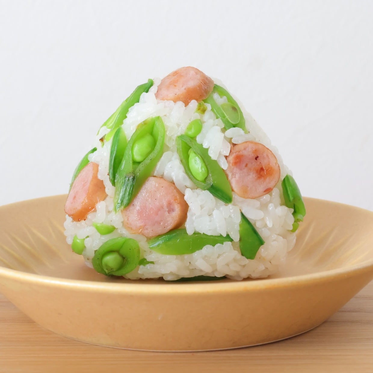  朝「おにぎり」に混ぜるだけ！“ビタミンCや食物繊維たっぷりな旬の野菜”「子どもがよろこぶ」 
