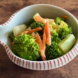 「ブロッコリー」を切ってレンチンするだけ！食欲そそる“調味料の組み合わせ”「茎まで無駄なく使える」