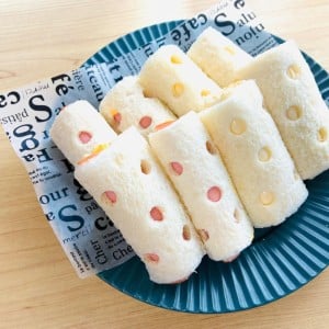 ポップでかわいい「水玉模様のロールサンド」の意外な作り方「行楽やおもてなしの一品に！」
