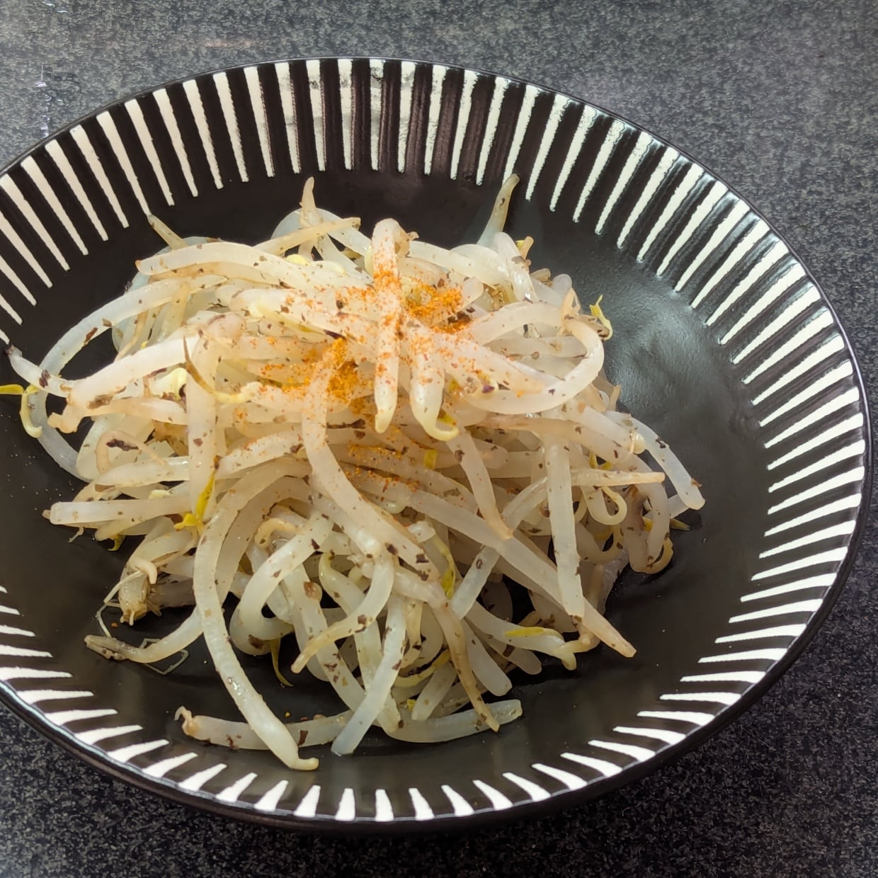 火も包丁も使わない。もやしのやみつき副菜「たった5分で完成」 