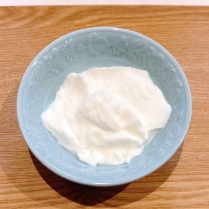 毎日続けられそう。「ヨーグルト」と一緒に食べたい“腸がよろこぶ食材”「切って入れるだけ」