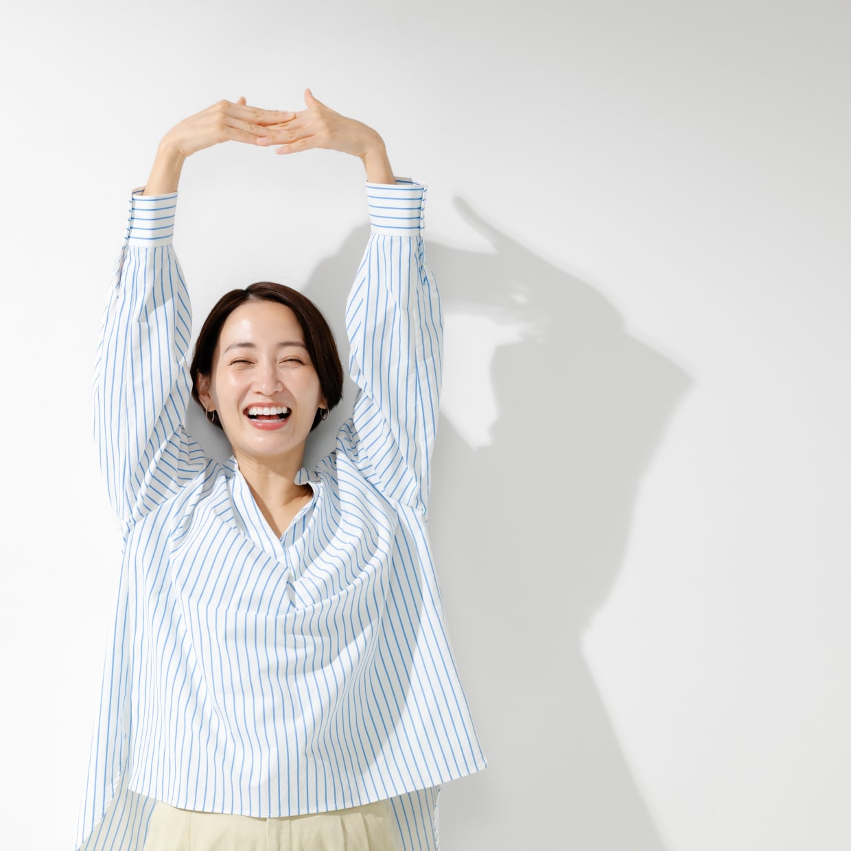  穏やかに微笑む女性 