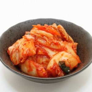 “発酵食品コンビ”でいただきます。「キムチ」と合わせると腸がよろこぶ“定番調味料”