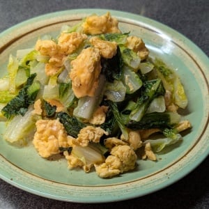 サラダだけじゃない。ロメインレタスと卵で作るシャキシャキおかず