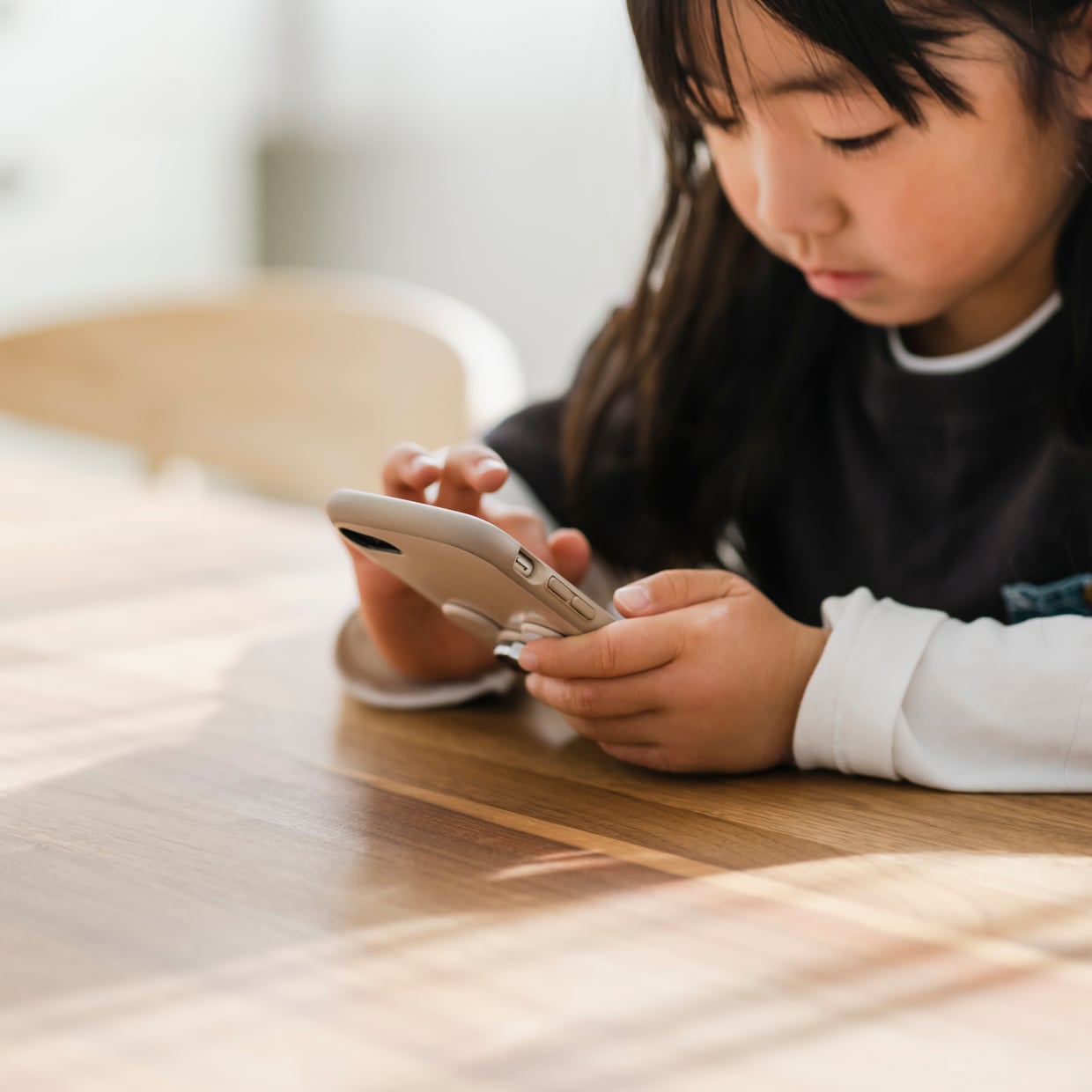  「スマホやめなさい！」で毎日バトル…。親子関係を悪化させない“4つの関わり方” 