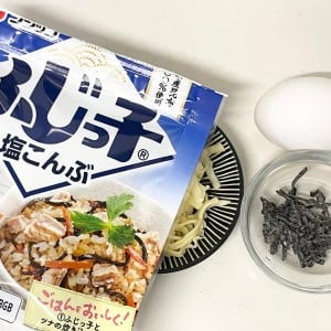 もう醤油に戻れない。5g加えるだけで激変する”目玉焼き”
