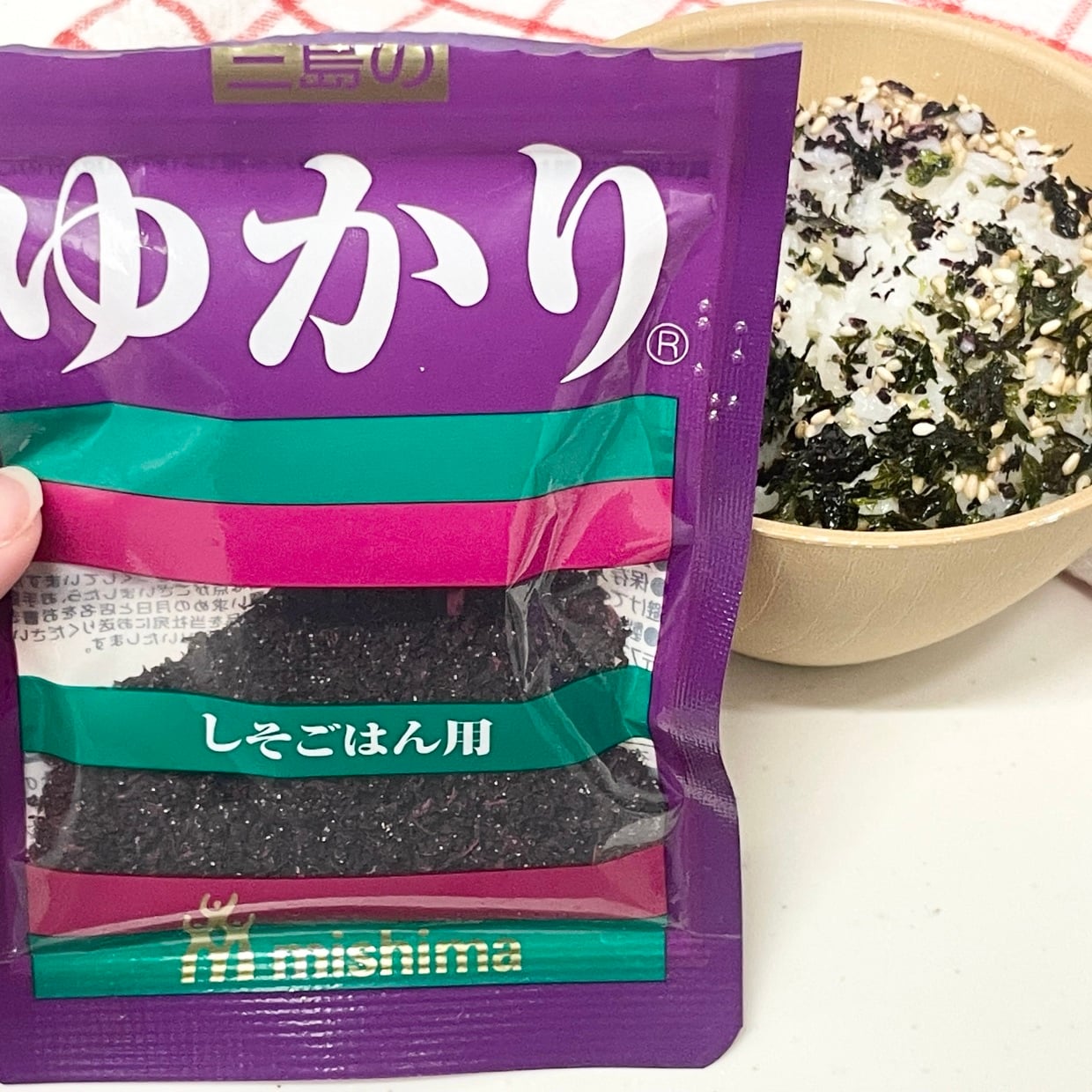  そのまま食べるより好きかも。大さじ1加えるだけで旨みが増す「ゆかりご飯」の意外な食べ方 