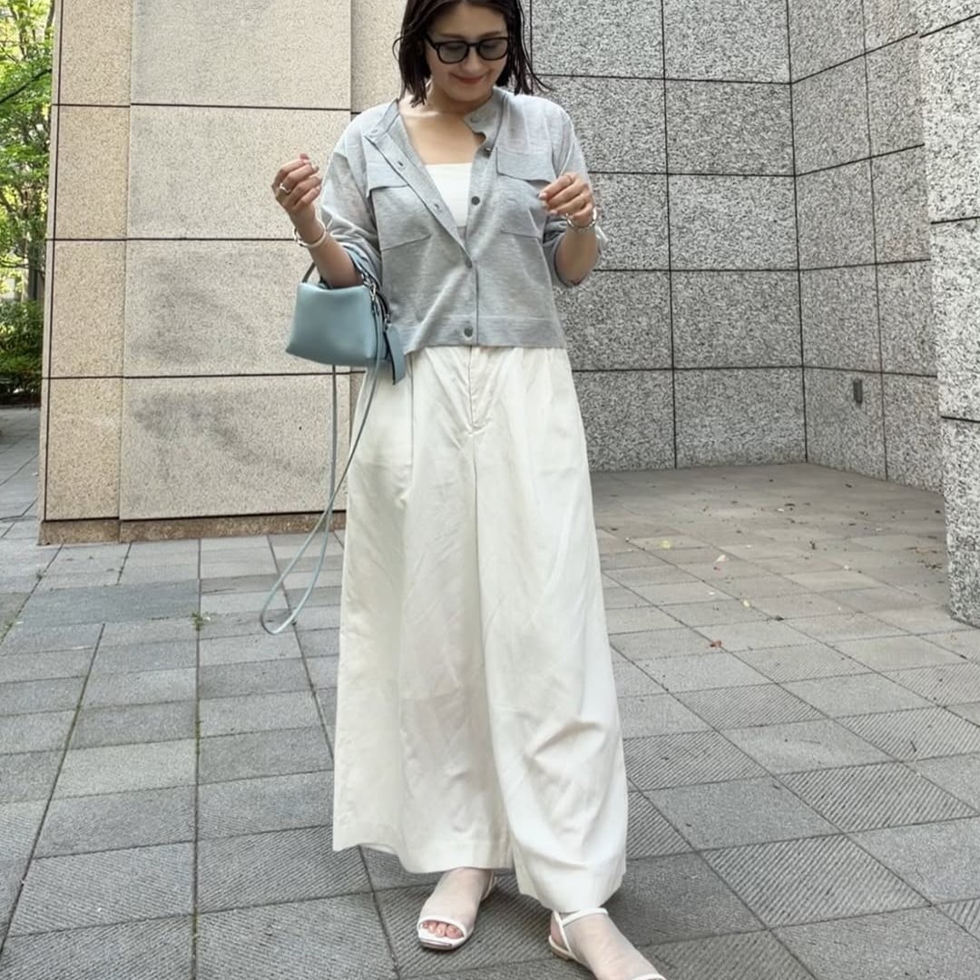  「おしゃれさんだよね」と噂されちゃう。40代女性の垢抜け白パンツコーデ3選 
