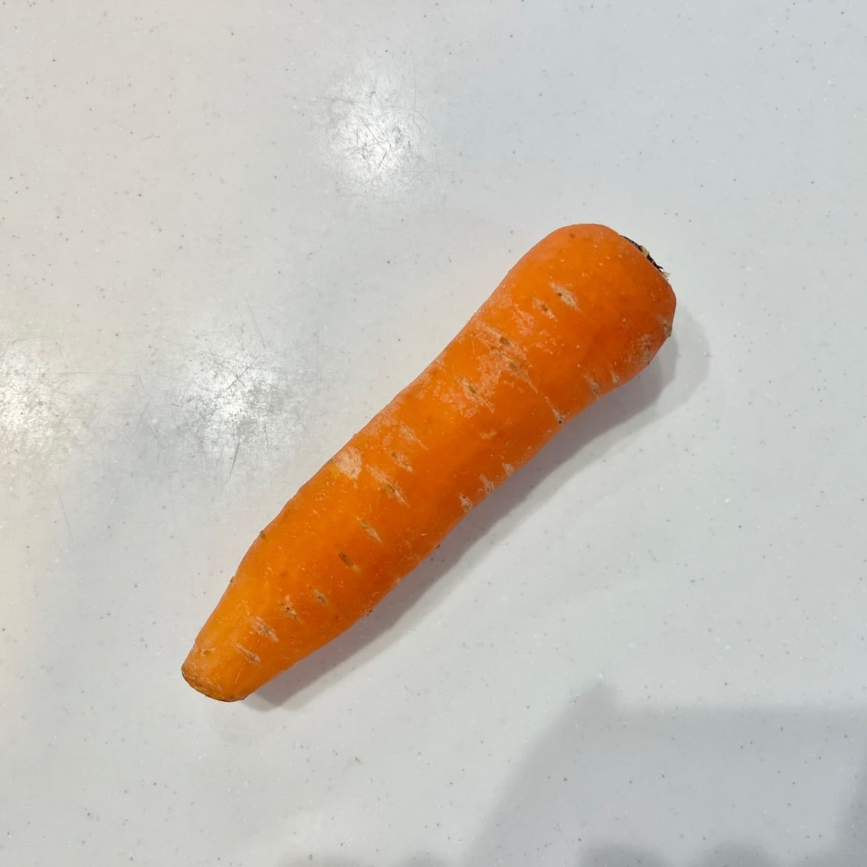 捨てちゃう前に待って！人参のヘタで簡単節約術「10秒で完了」「1週間で食卓が華やぐ」 