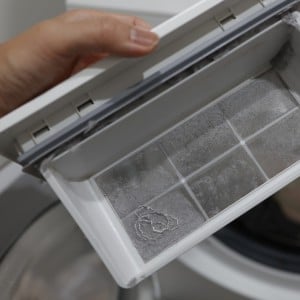 家計の負担増になる。洗濯機「乾燥フィルター」の掃除を後回しにすると起こる“3つの落とし穴”