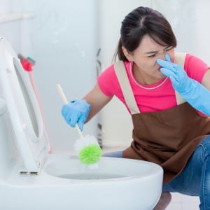 なぜかトイレが臭う…。消臭剤では解決しない"臭いの本当の原因、NG習慣3つ"「全部やってた…」