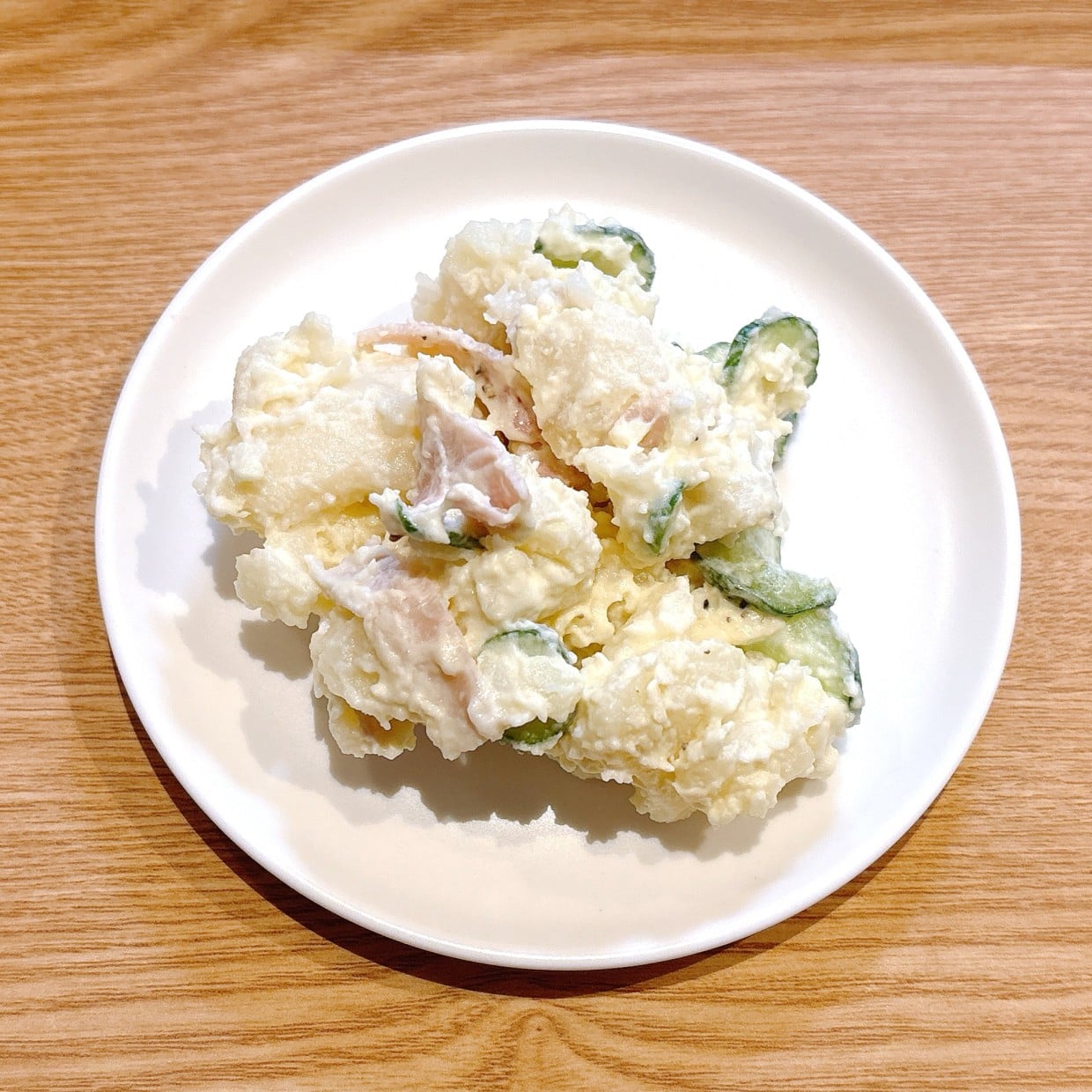 「小さじ1加えるだけ」普通のポテトサラダの“味・食感が激変する”赤い調味料「意外と合う！」