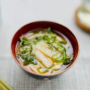 朝「みそ汁」にプラスするだけ。“一杯で2つの食感が楽しめる白い食材”