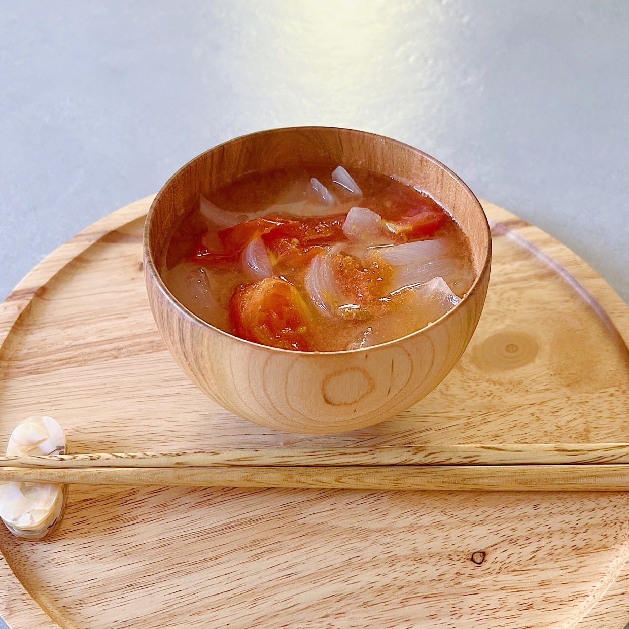  朝「みそ汁」にいれるだけ。“腸がよろこぶ2つの旬食材” 