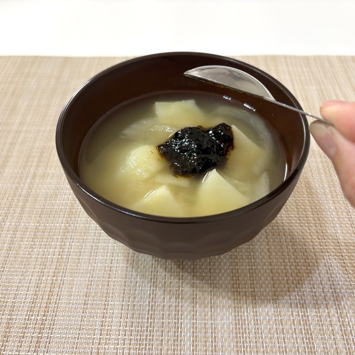  「想像以上においしい」いつもの味噌汁が「小さじ1」で激変する簡単アレンジ「風味が好き」 